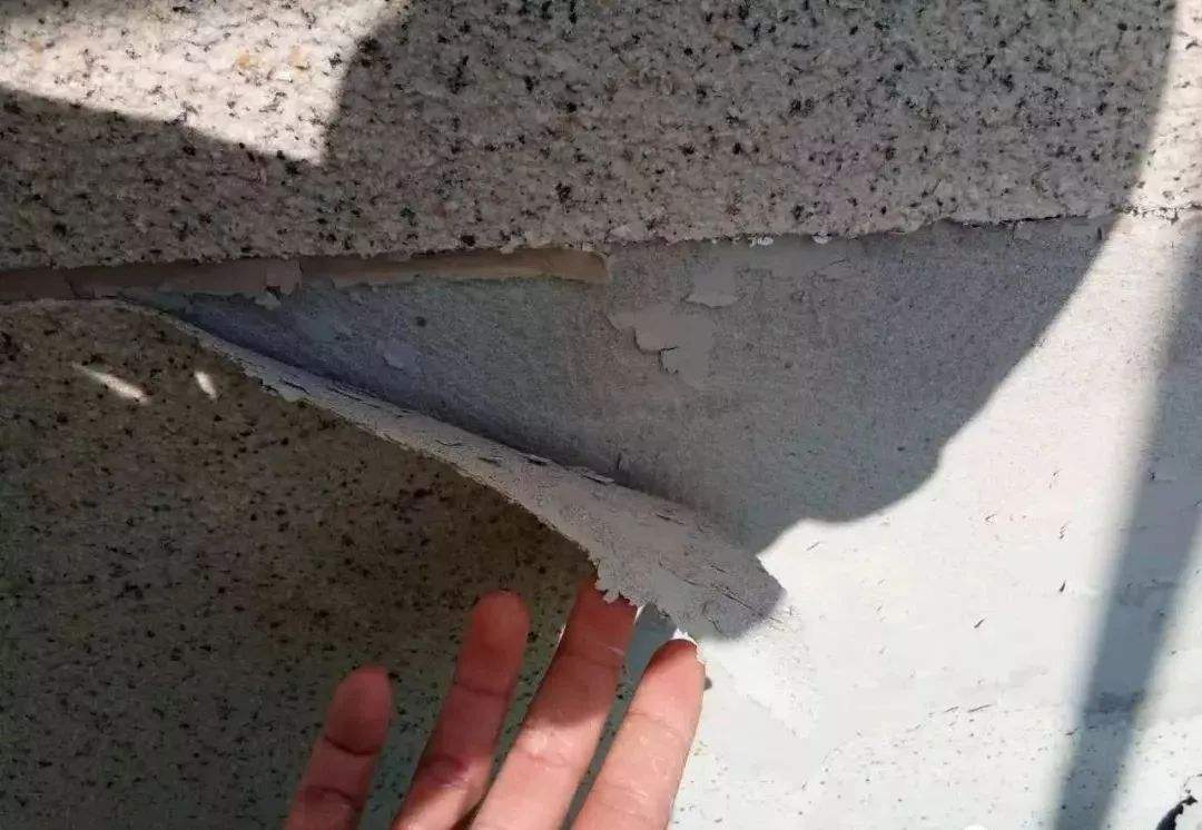 真石漆成片的脫落，究竟是什么原因？